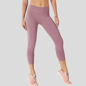 Fabletics Define PowerHold Mid-Rise Capri Leggings Womens Size M In Rouge